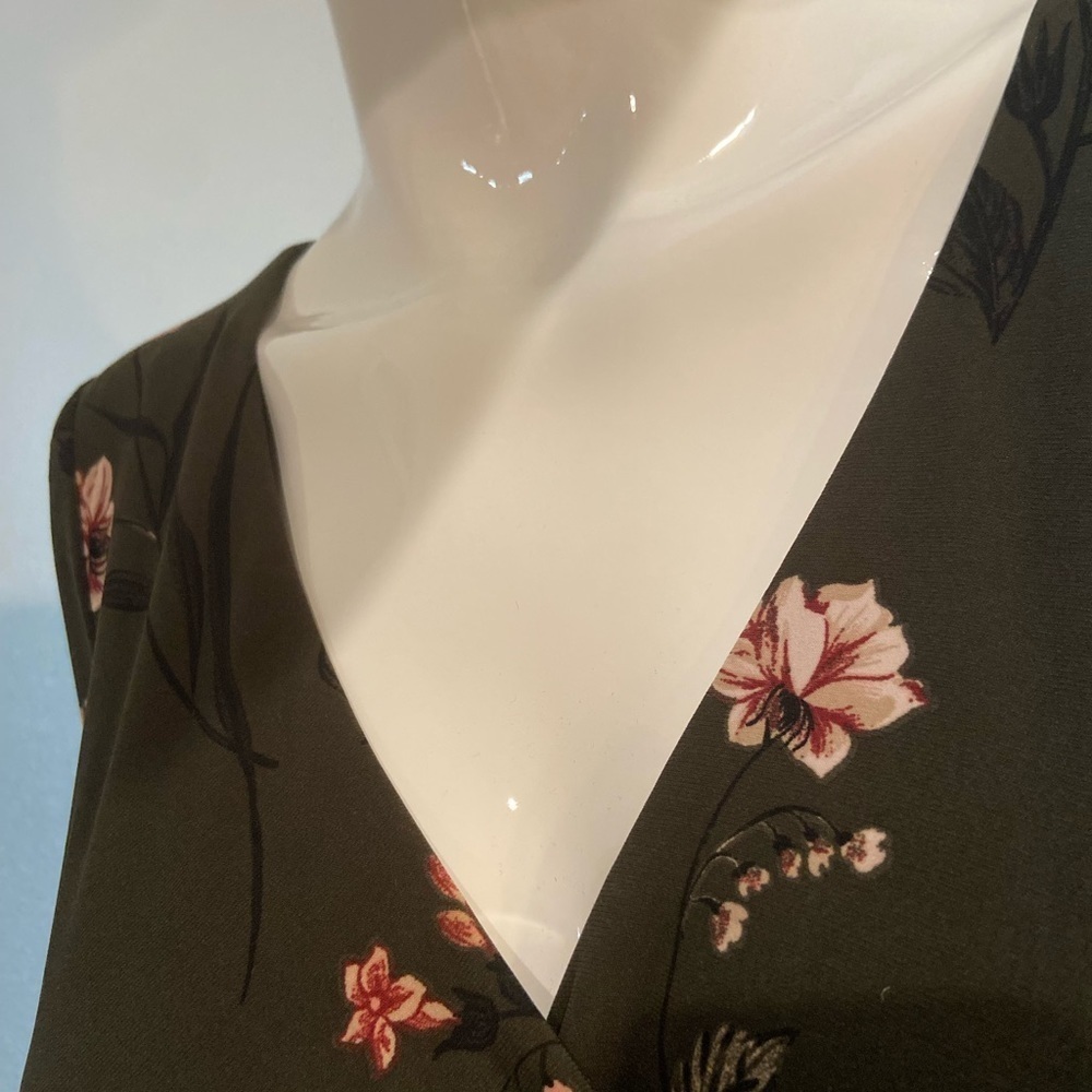 Lauren Ralph Lauren~Rich Deep Green Floral V-Neck Midi Sheath Dress~Size 4 - Picture 4 of 16